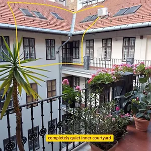 Queen Zita 130 M2 Near Chain Bridge Apartment