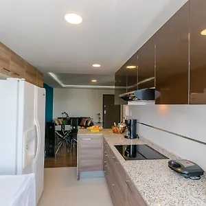 De Lujo, Piso Alto, Junto Parque Carolina Ecuador