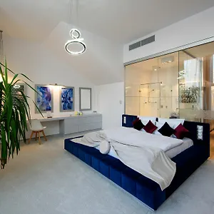 Karoly Corner Residences Διαμέρισμα